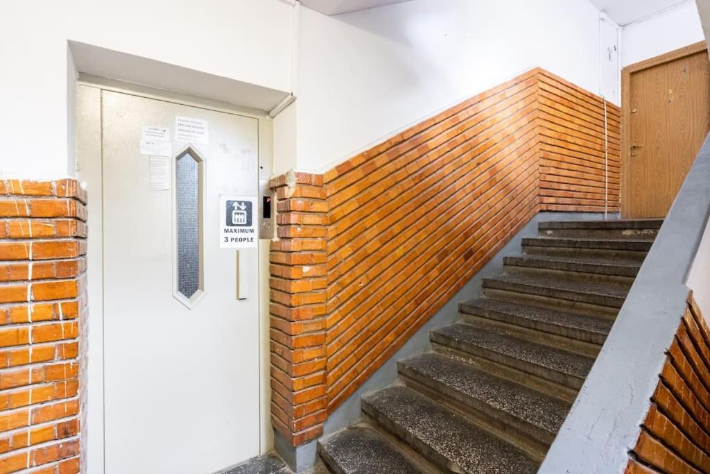 Stunning Views 2Br Midtown Flat - Charming Balcony Lägenhet Bukarest Exteriör bild