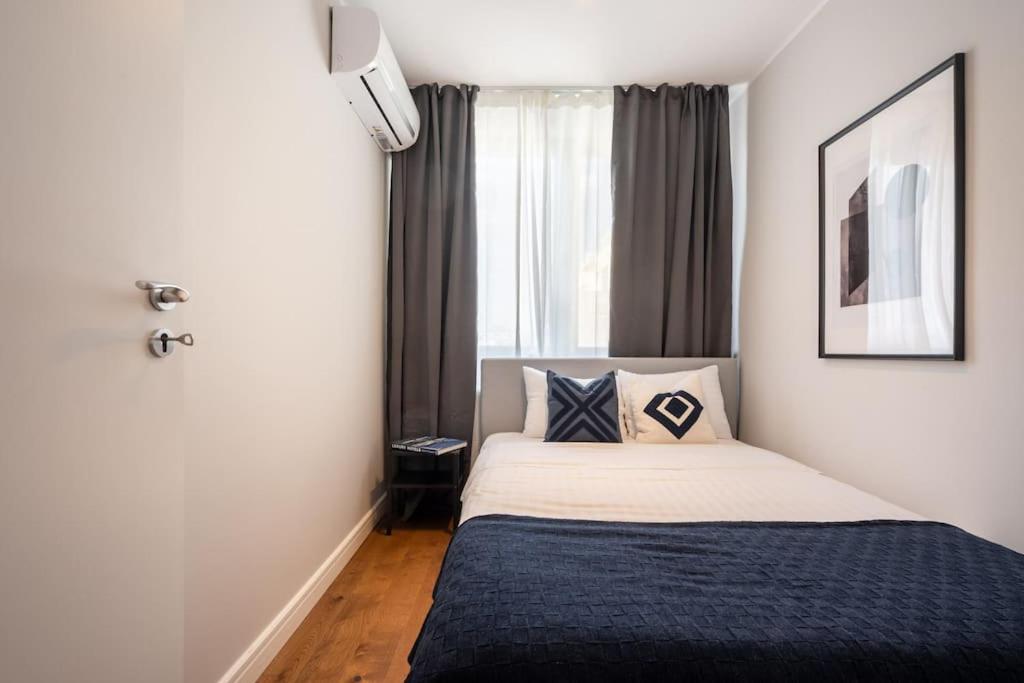 Stunning Views 2Br Midtown Flat - Charming Balcony Lägenhet Bukarest Exteriör bild