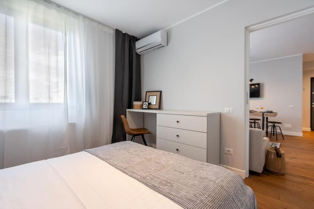 Stunning Views 2Br Midtown Flat - Charming Balcony Lägenhet Bukarest Exteriör bild